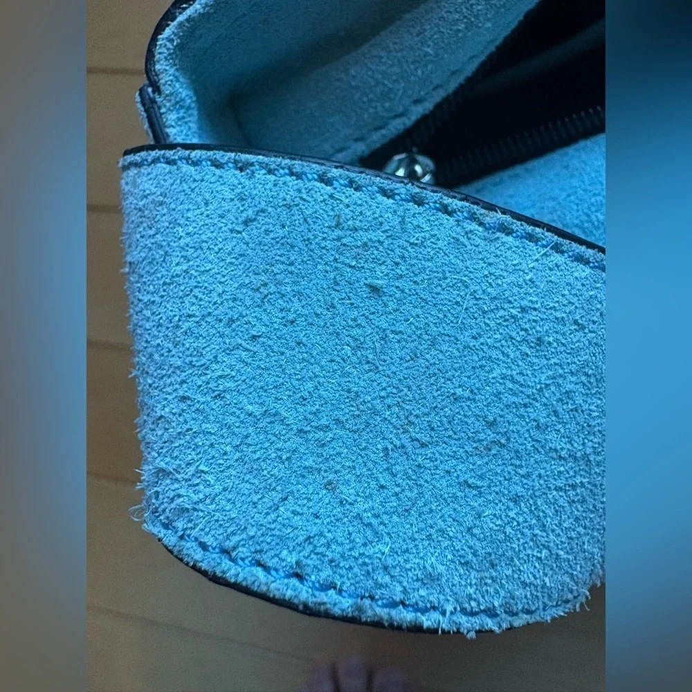 Ecco zip closure